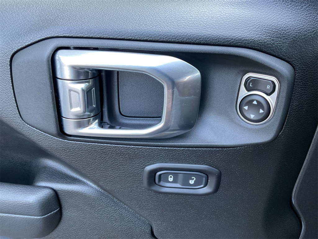 2025 Jeep Gladiator Sport S photo 28