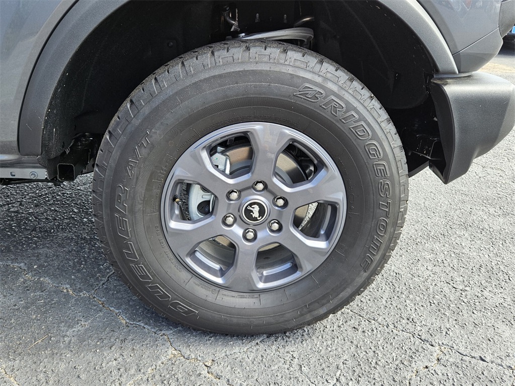 2025 Ford Bronco Base photo 16