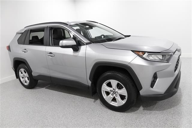 2025 Toyota RAV4 XLE's photo