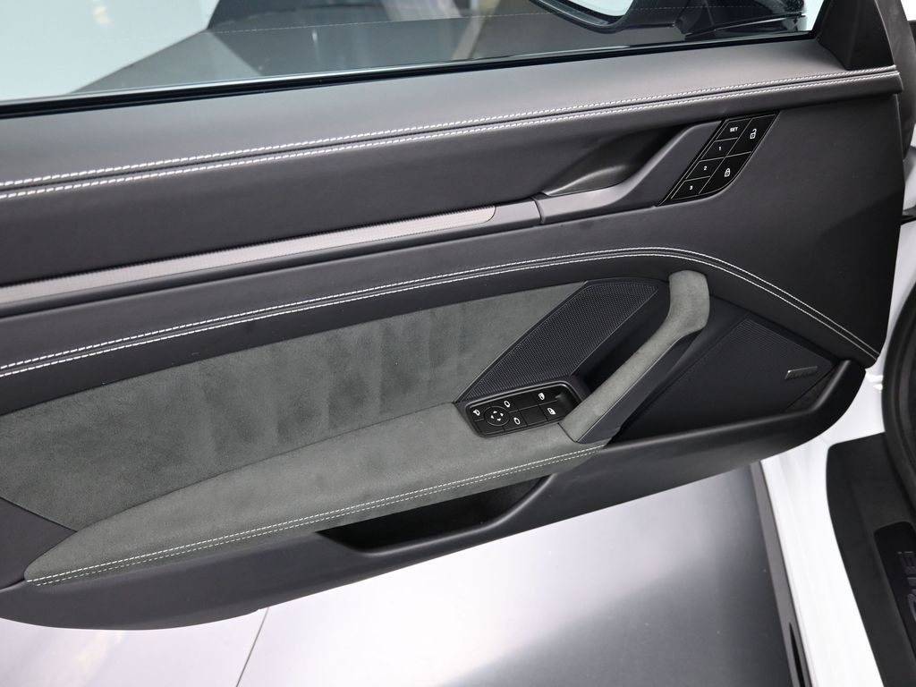 2024 Porsche 911 4 GTS photo 17