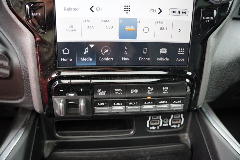 2024 Ram 3500 Laramie photo 30