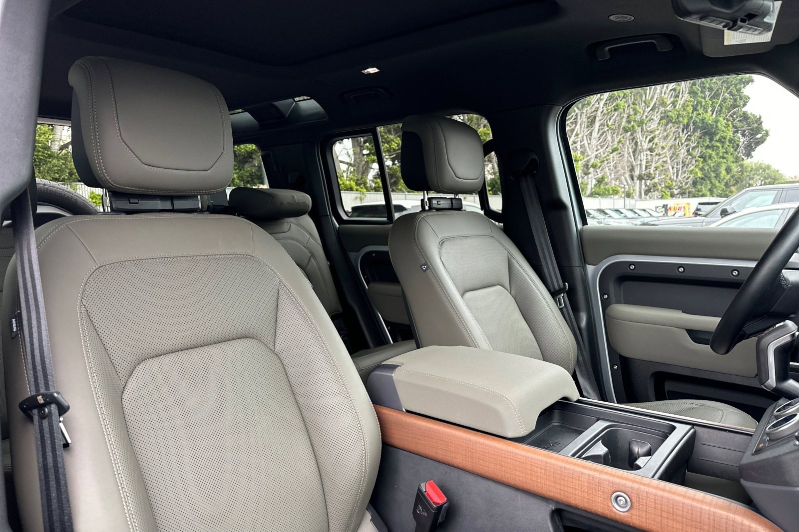 2023 Land Rover Defender 110 X photo 28