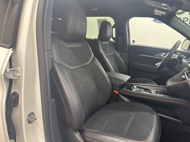 2025 Ford Explorer ST photo 20