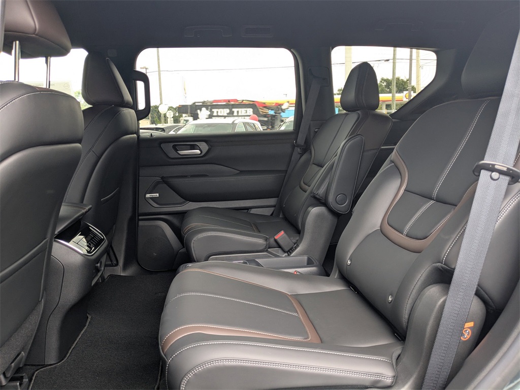 2026 Nissan Armada SL photo 11