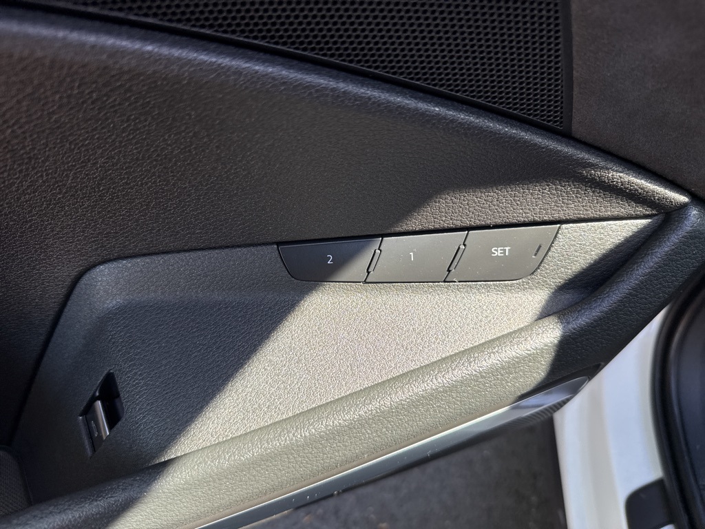2019 Audi e-tron Premium Plus photo 14