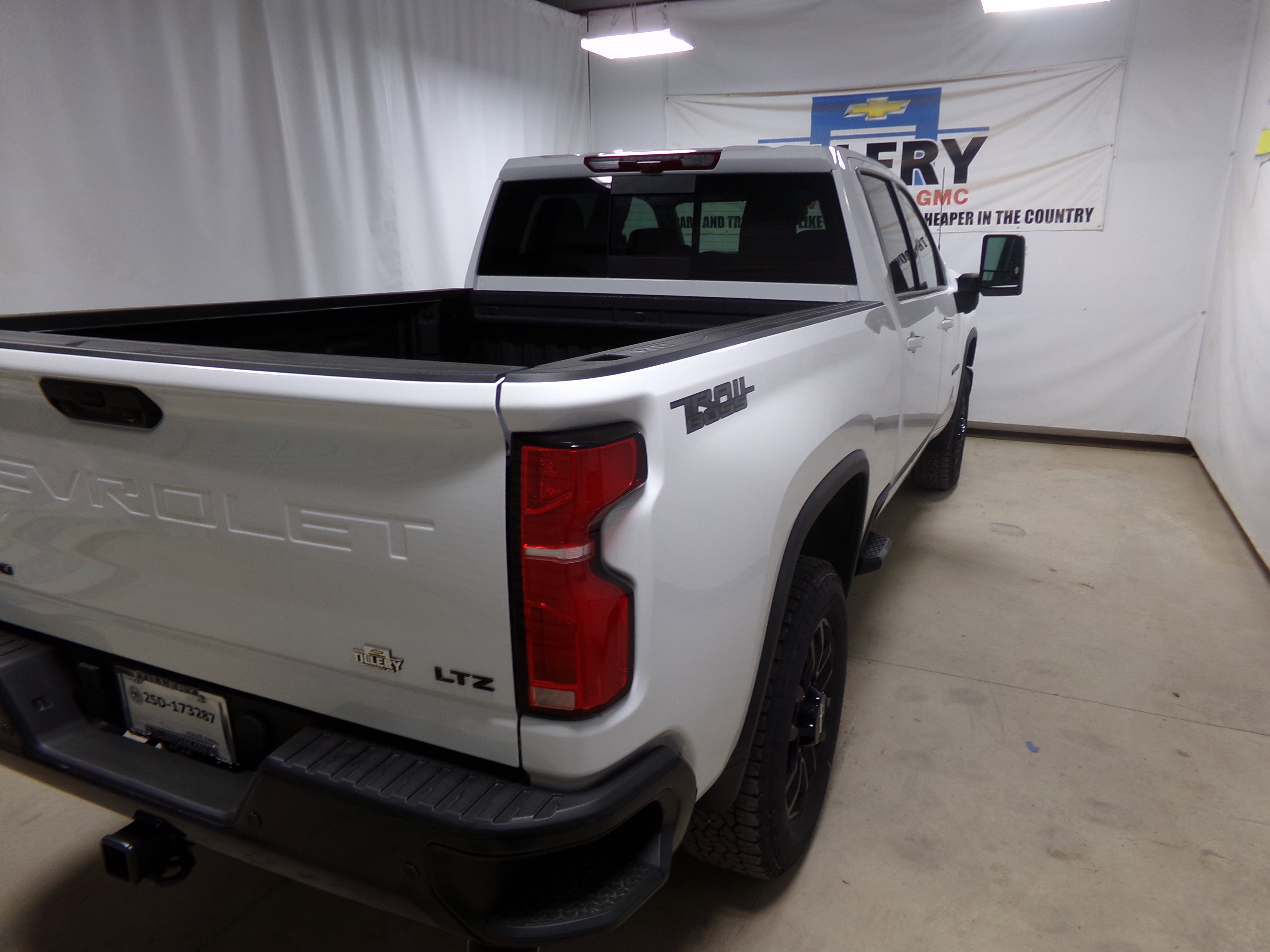 2025 Chevrolet Silverado 2500HD LTZ photo 2