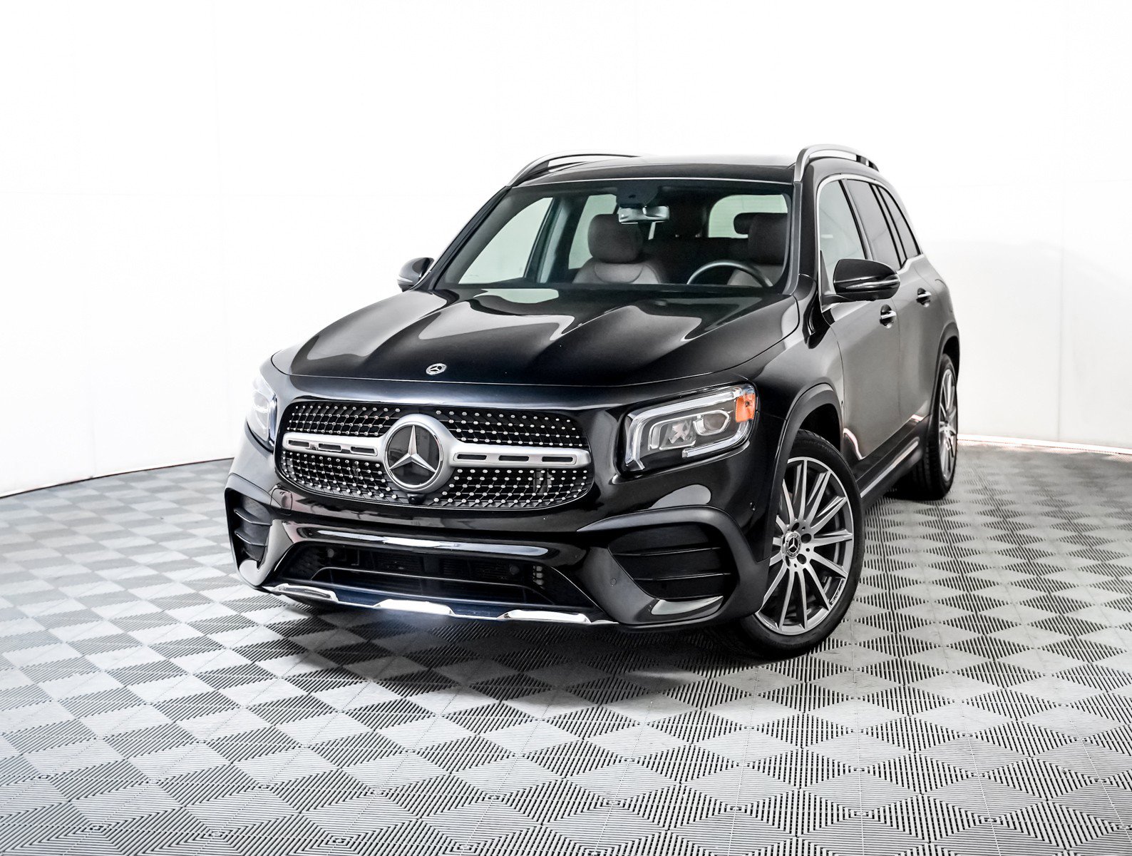 2022 Mercedes-Benz GLB Base's photo