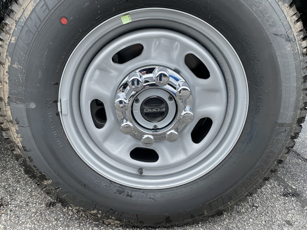 2025 Ford F-350 XL photo 4