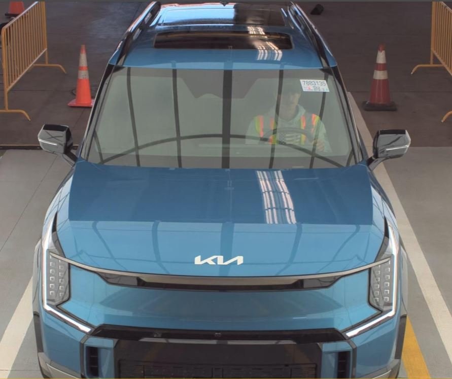 Used 2024 Kia Ev9 GT-Line with VIN KNDAEFS50R6022317 for sale in Kansas City, KS