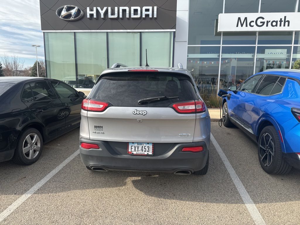 2017 Jeep Cherokee Latitude photo 3
