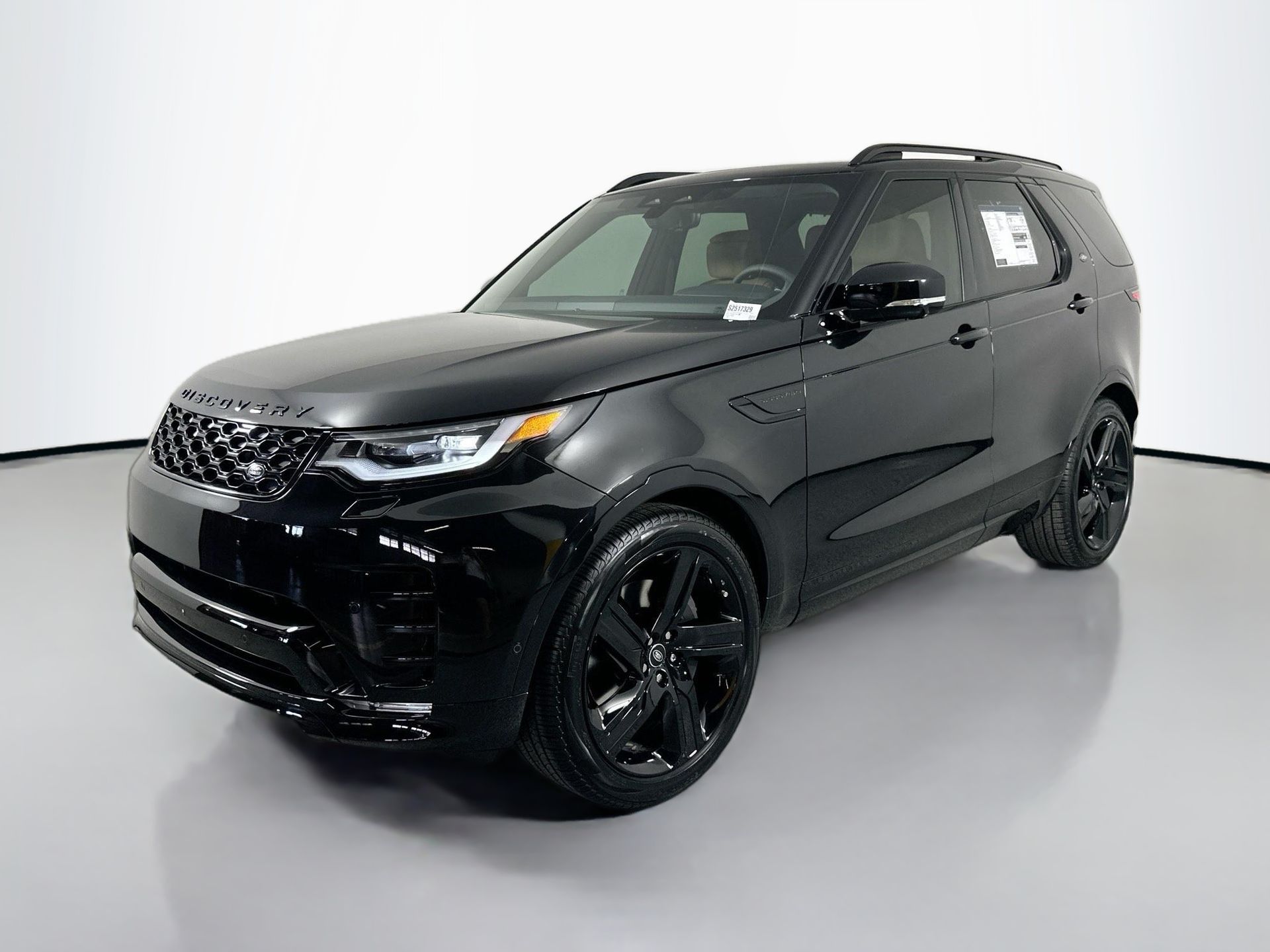 2025 Land Rover Discovery Dynamic SE's photo