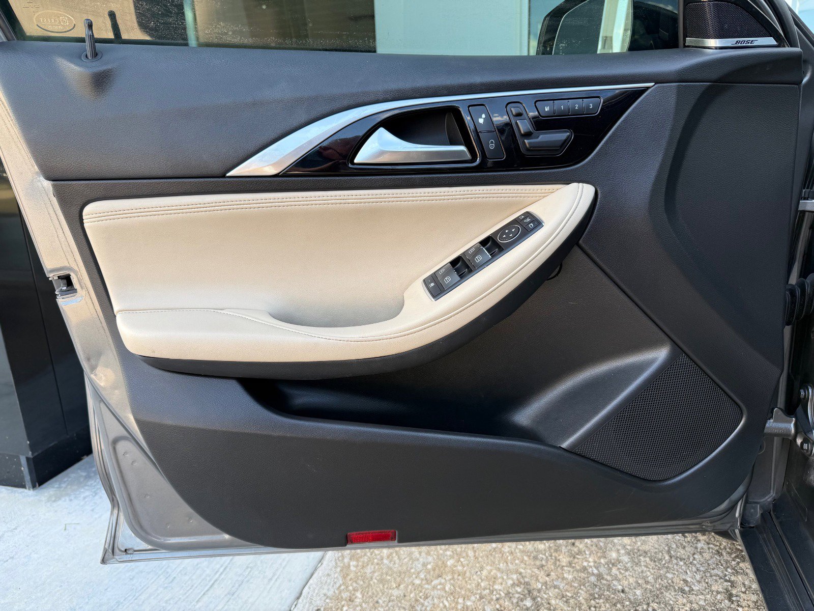 2017 Infiniti QX30 Premium photo 6