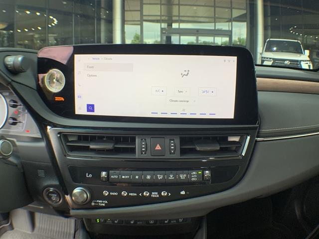 2024 Lexus ES 300h Ultra Luxury photo 18