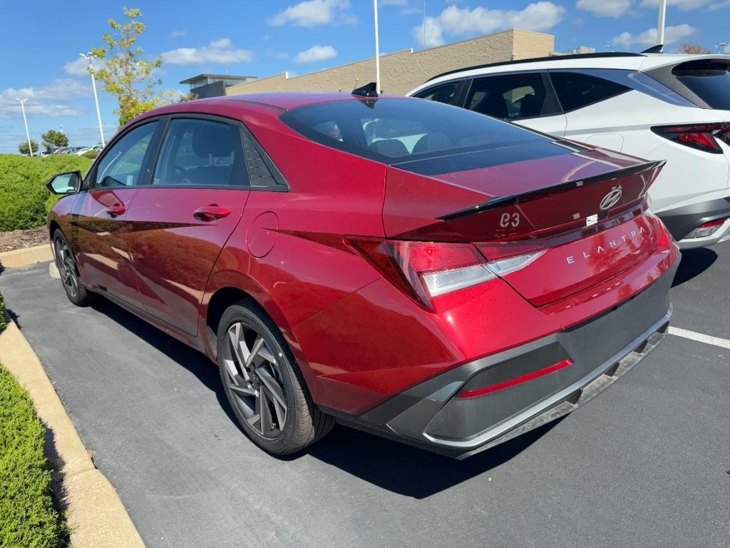 2025 Hyundai Elantra SEL Sport photo 4