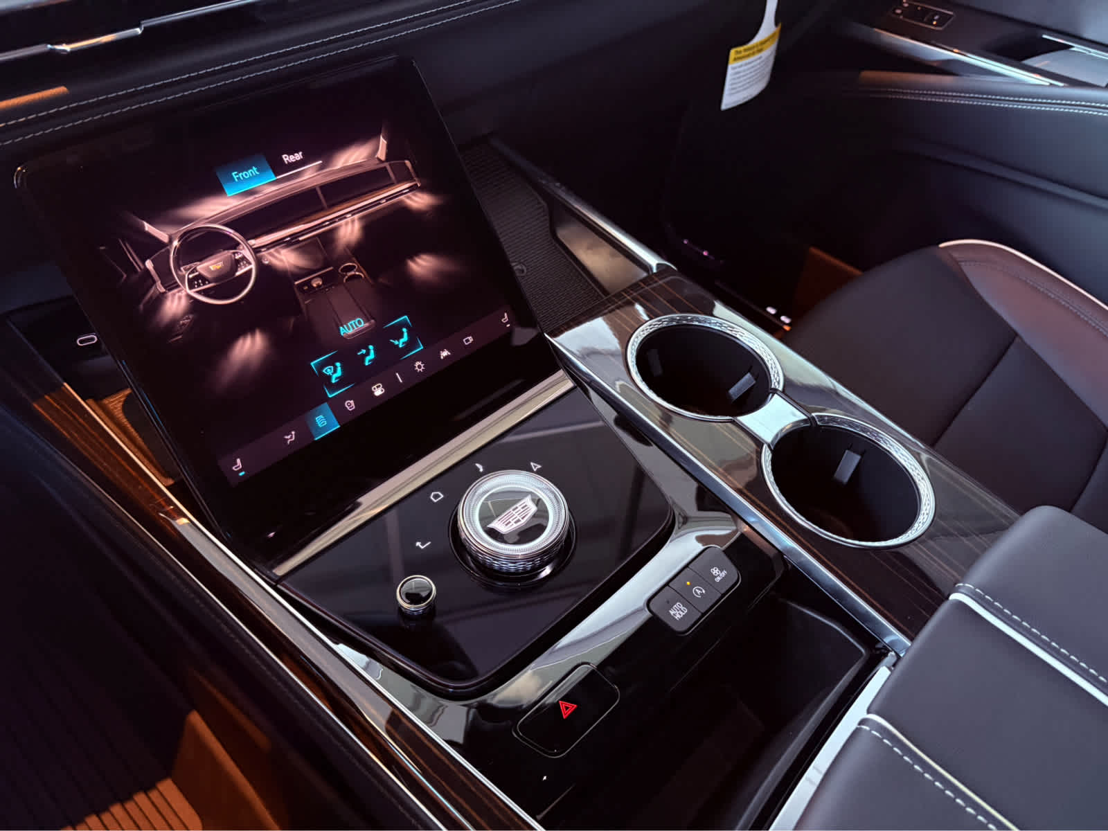 2025 Cadillac Escalade Premium Luxury photo 8