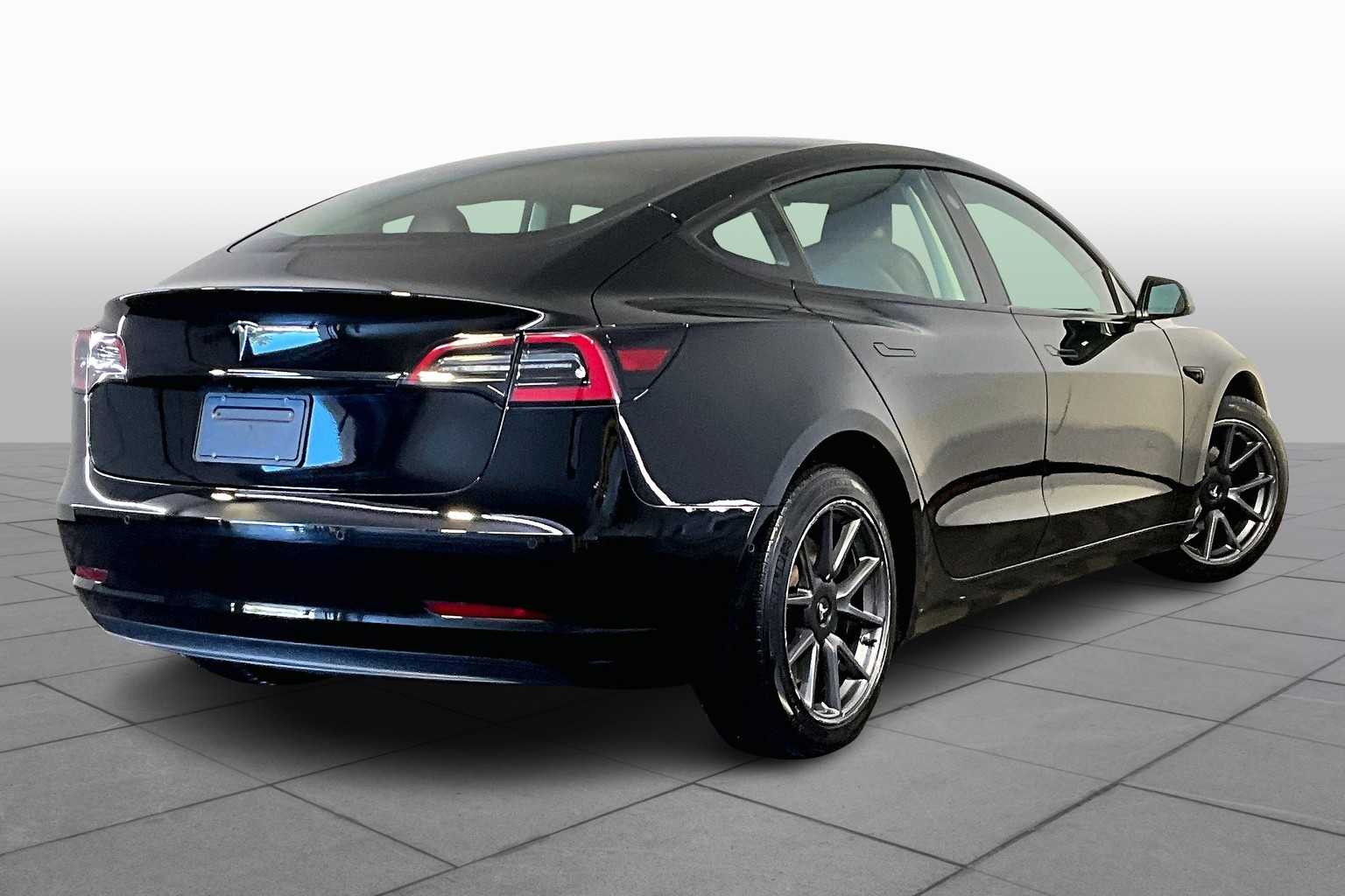 2021 Tesla Model 3 Standard Range Plus photo 11
