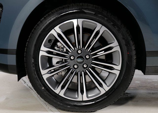 2024 Land Rover Range Rover Evoque Dynamic SE photo 3