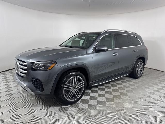 2026 Mercedes Benz GLS 450 4MATIC photo 2