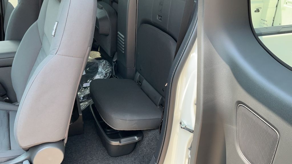 2026 Nissan Frontier King Cab S photo 9