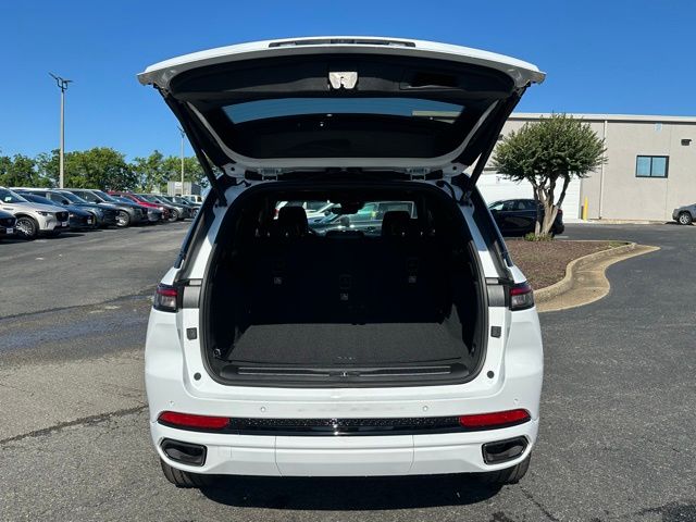 2025 Jeep Grand Cherokee Summit photo 12