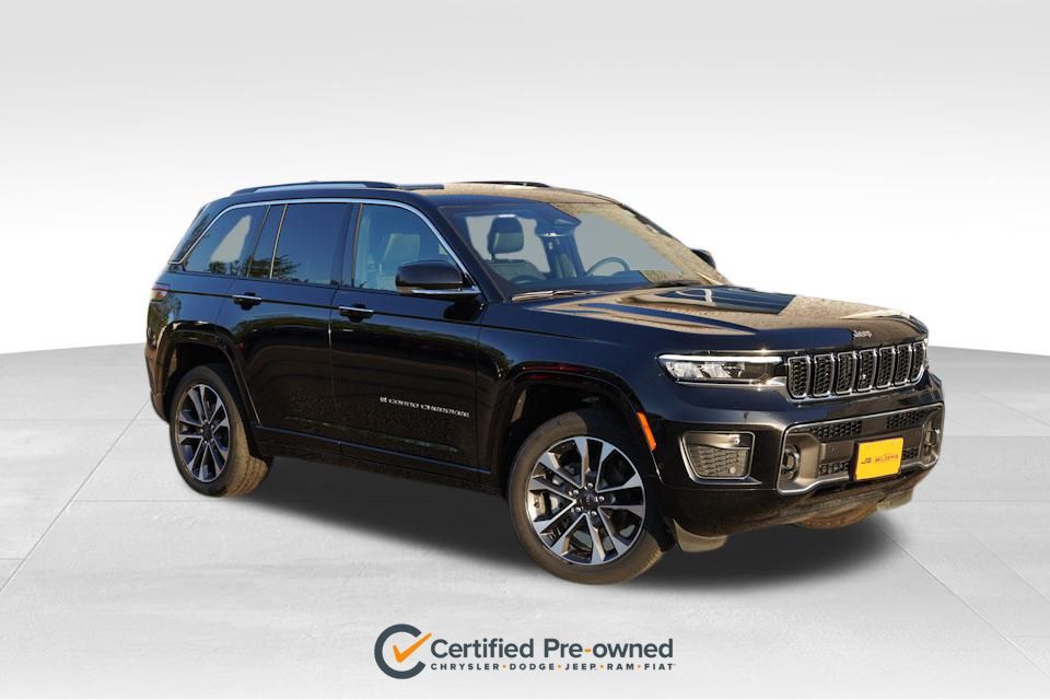 2023 Jeep Grand Cherokee Overland's photo
