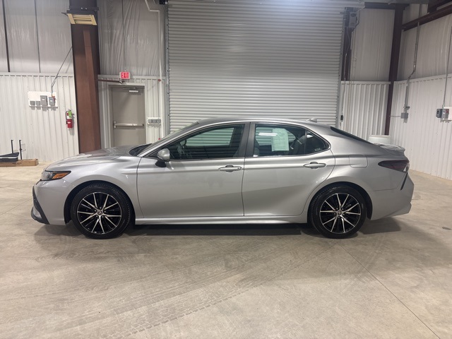 2022 Toyota Camry SE photo 5