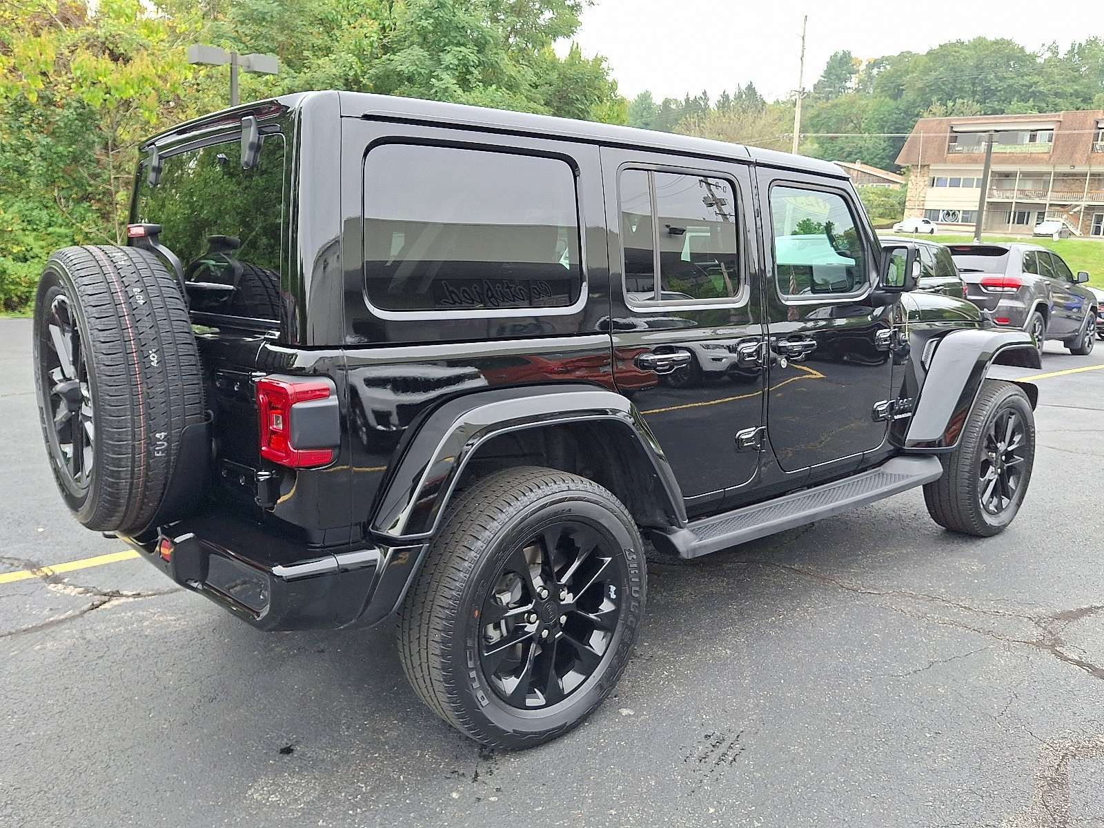 2023 Jeep Wrangler High Altitude photo 7