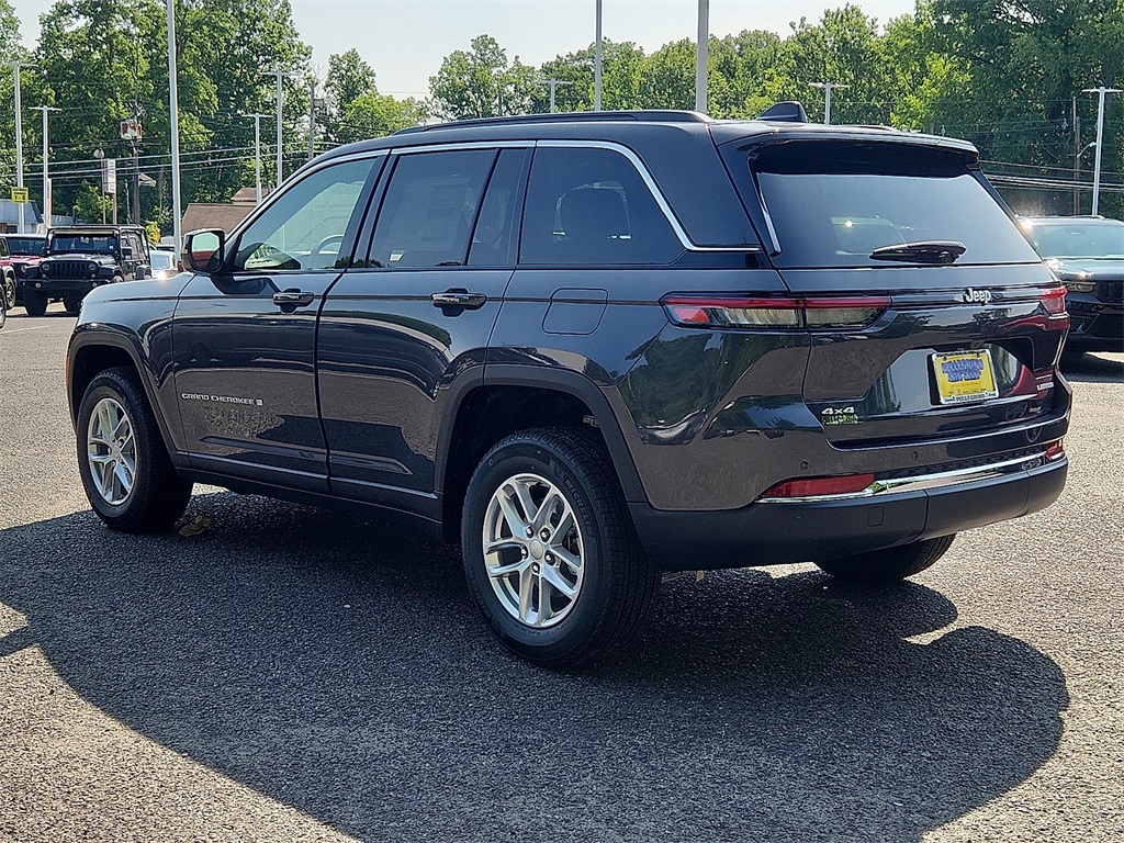 2025 Jeep Grand Cherokee Laredo X photo 3