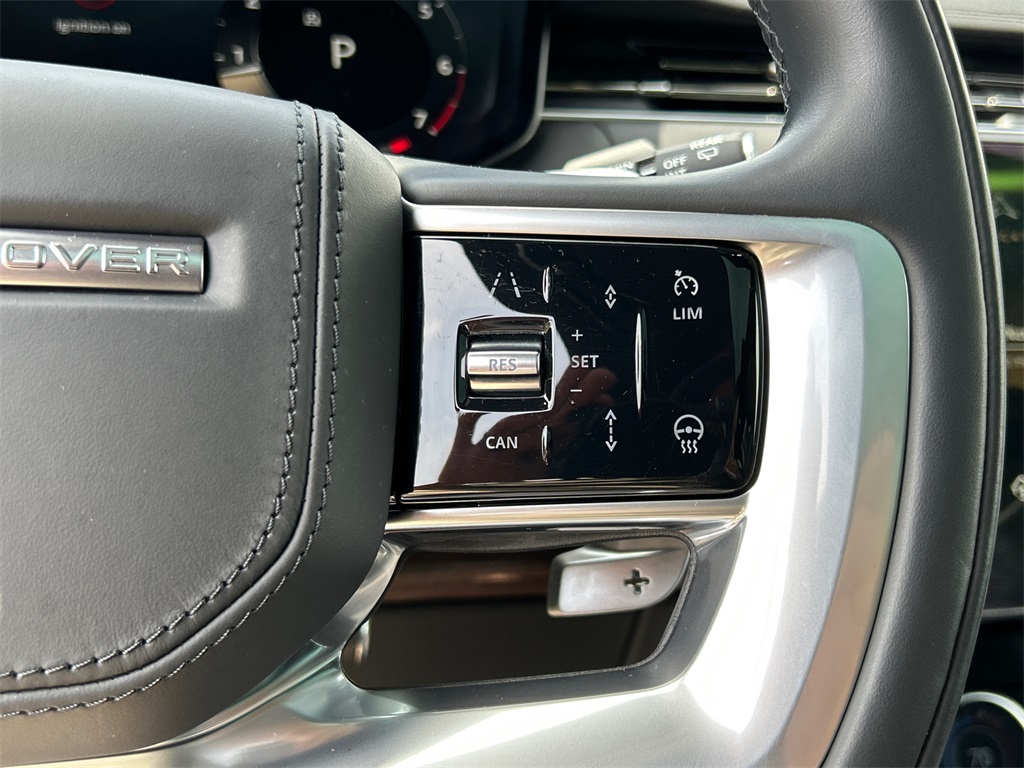 2023 Land Rover Range Rover SE photo 12