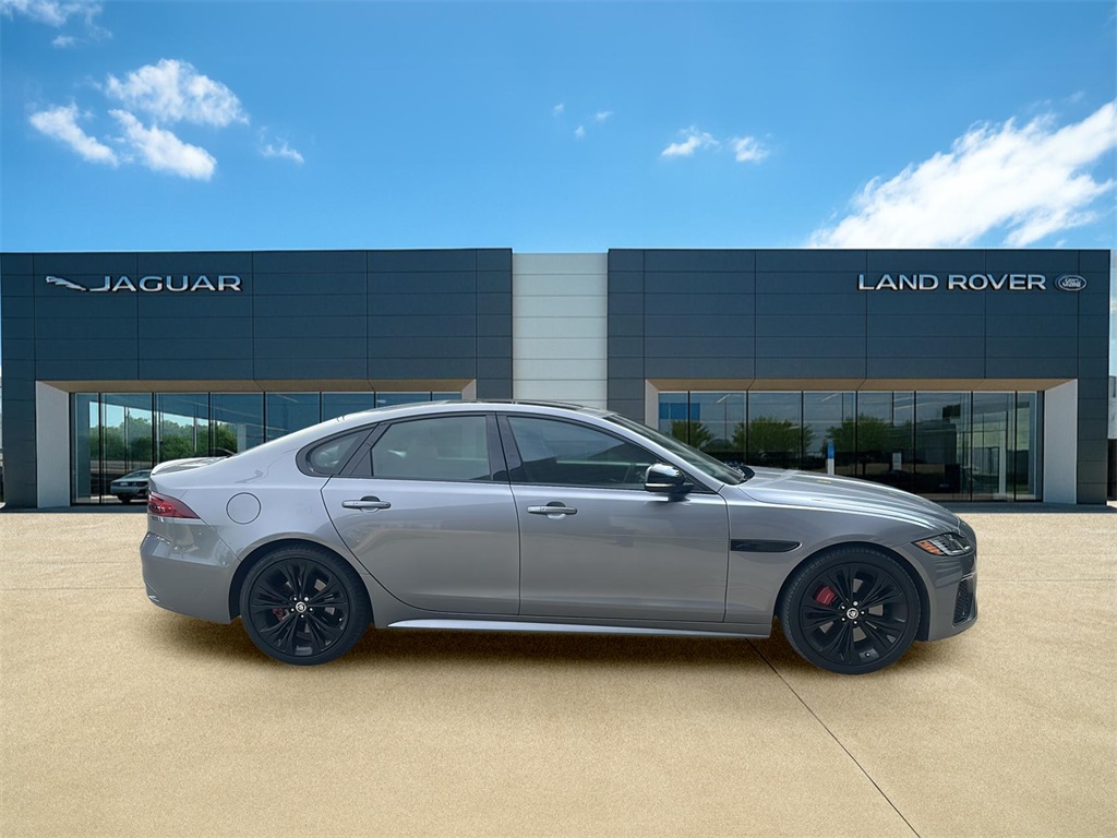 2024 Jaguar XF P300 R-Dynamic SE photo 4