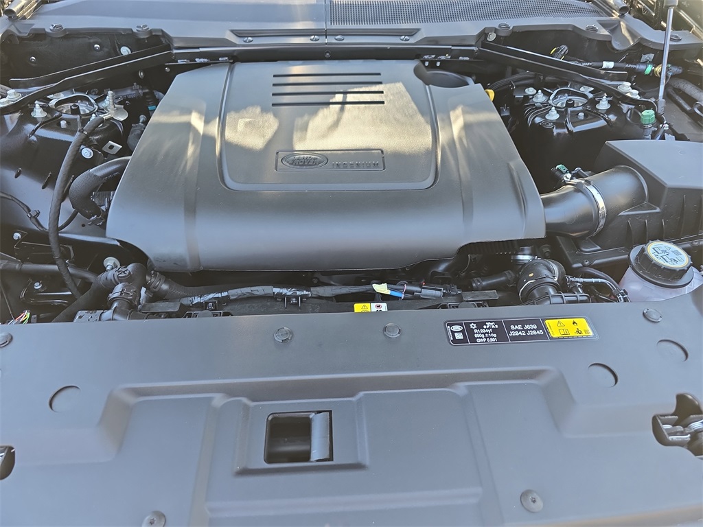 2025 Land Rover Defender 110 S photo 29