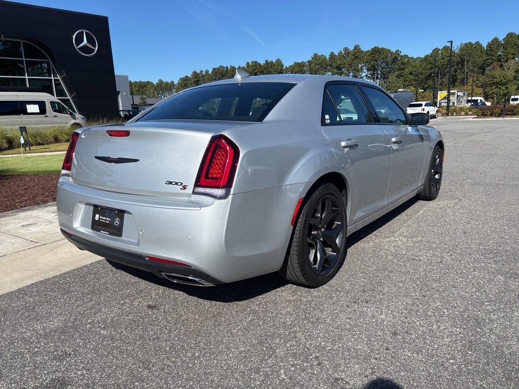 2023 Chrysler 300 S photo 3