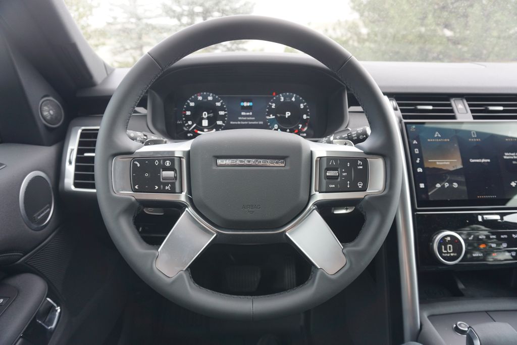 2025 Land Rover Discovery S photo 10