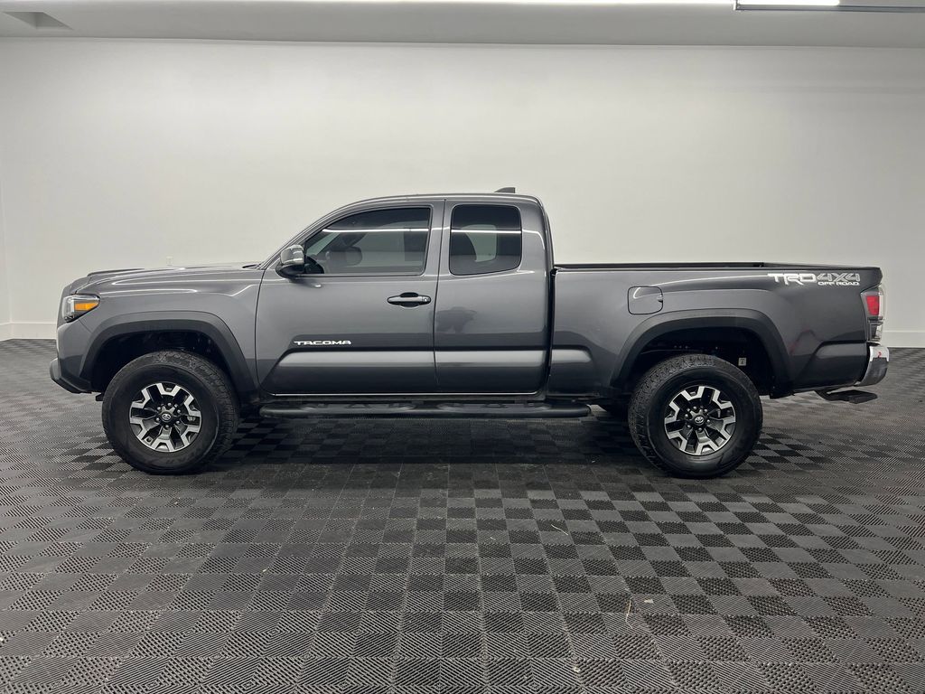 2020 Toyota Tacoma TRD photo 2