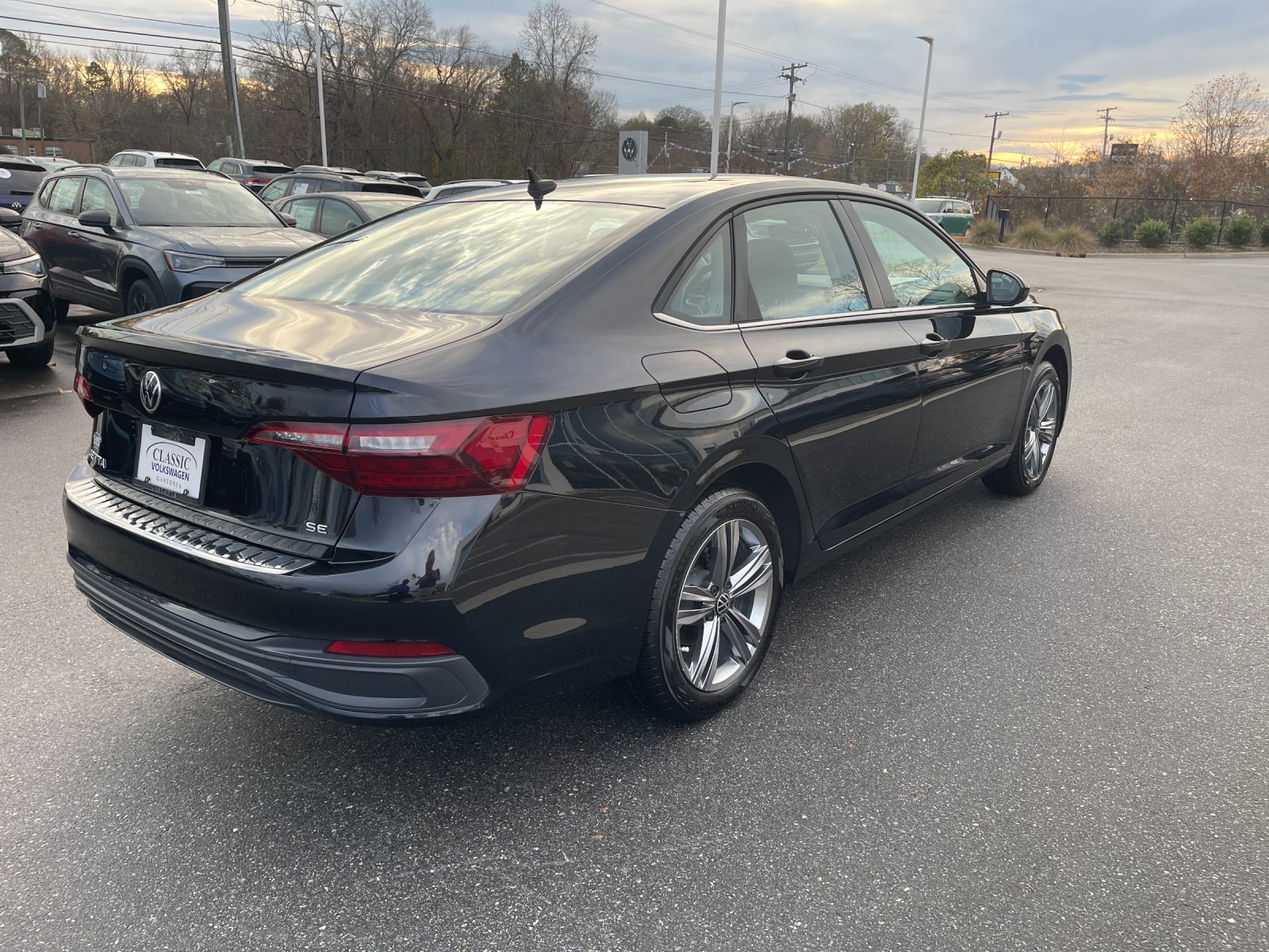 2022 Volkswagen Jetta SE photo 4