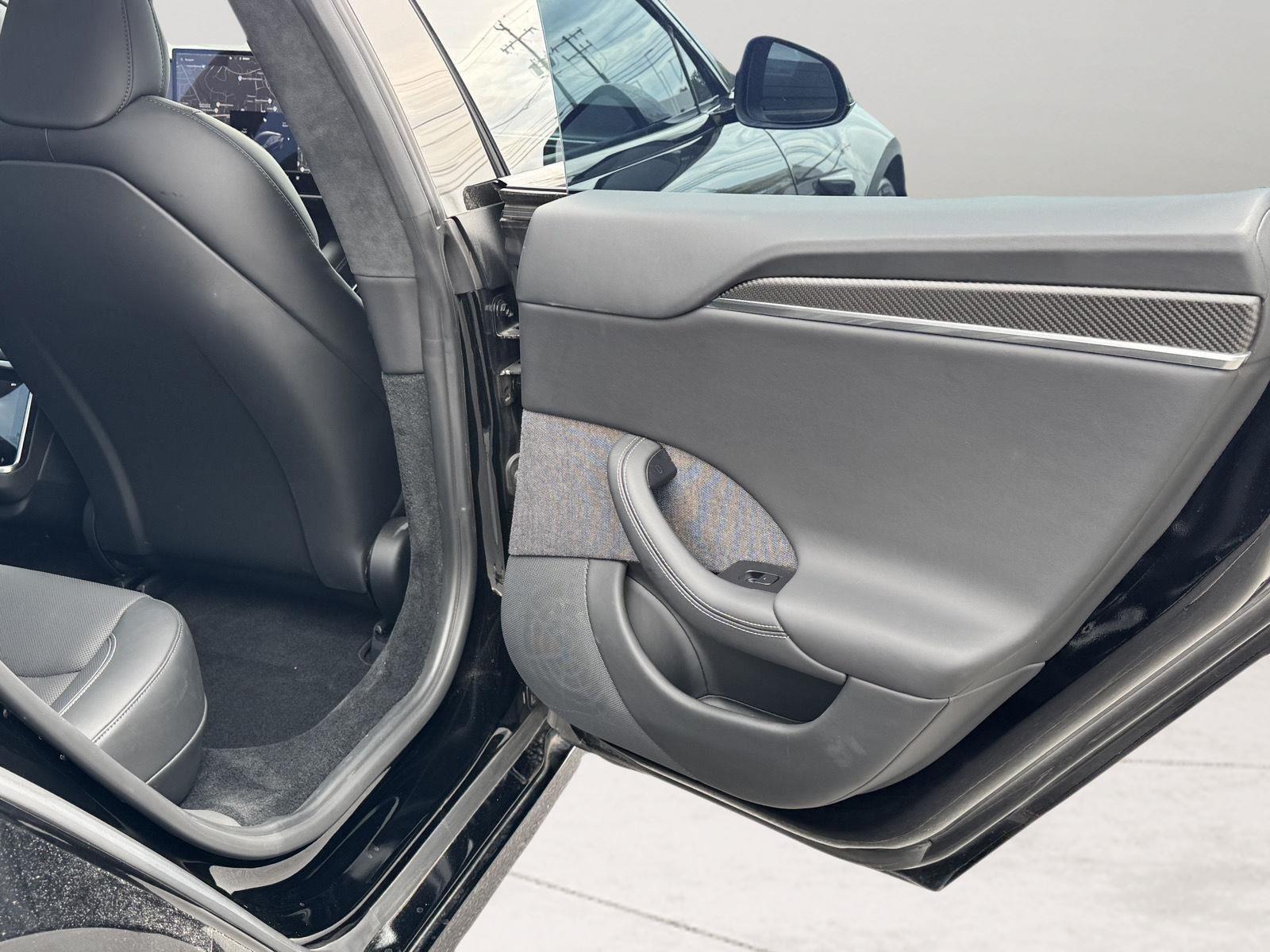 2022 Tesla Model S Plaid photo 18