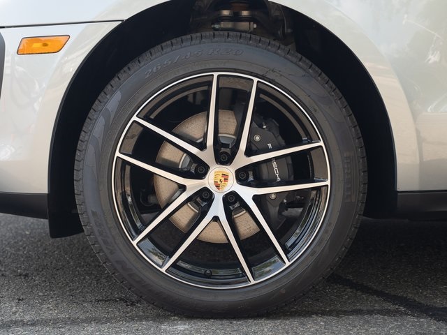 2026 Porsche Macan T photo 12