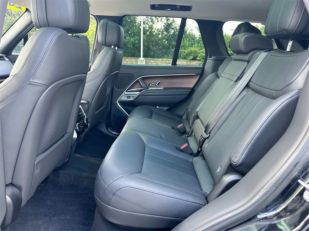 2023 Land Rover Range Rover SE photo 5