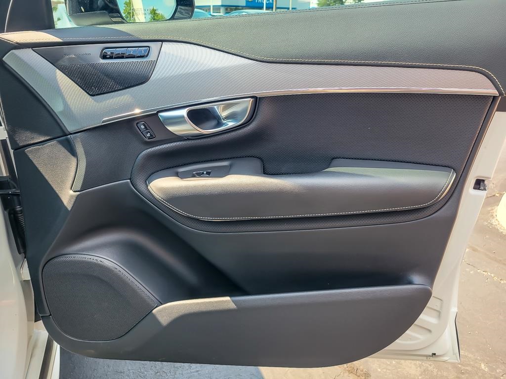 2022 VOLVO XC90 - Image 21