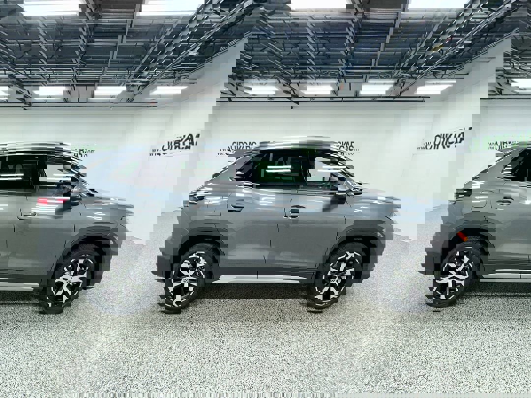 2025 Volkswagen Tiguan SE photo 3