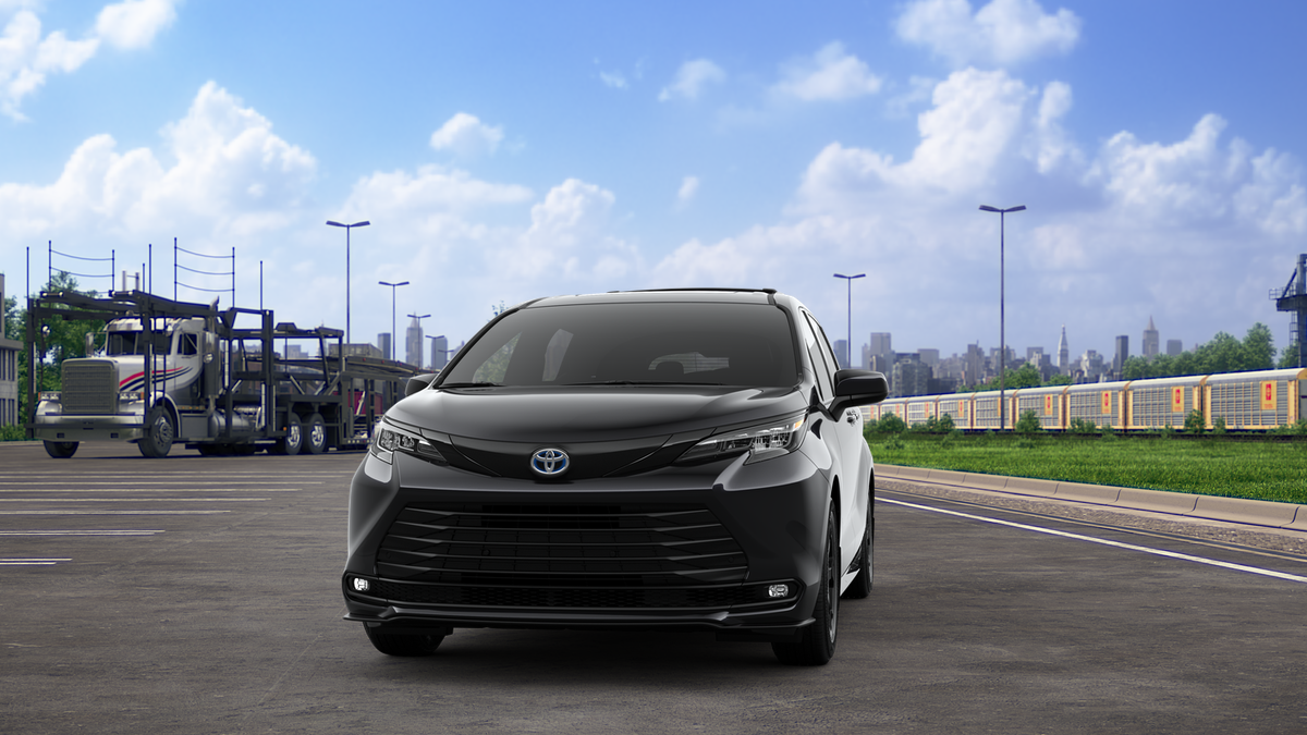 2025 Toyota Sienna Woodland Edition photo 16