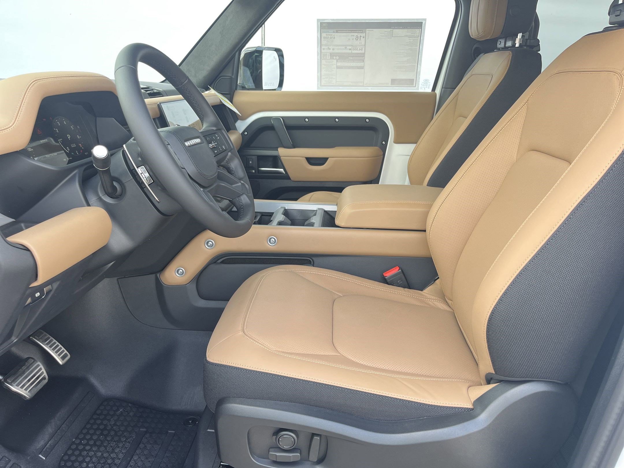 2025 Land Rover Defender 90 V8 photo 3