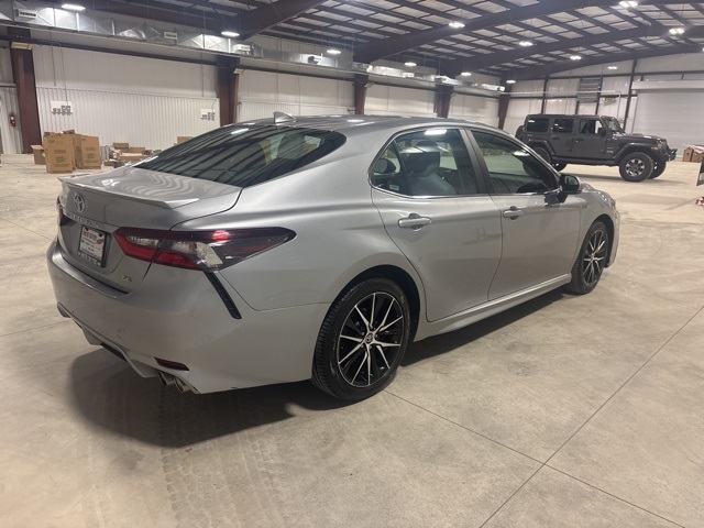 2022 Toyota Camry SE photo 8