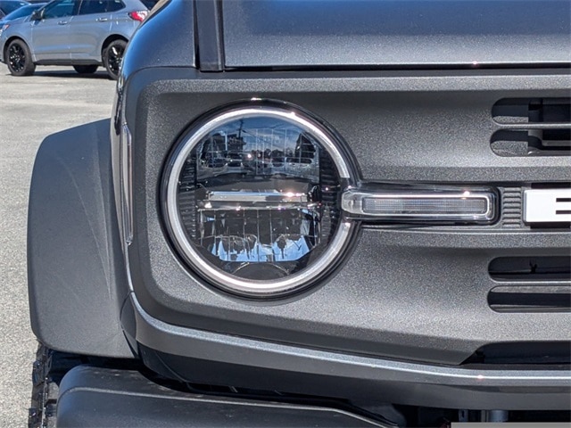 2024 Ford Bronco Black Diamond photo 9