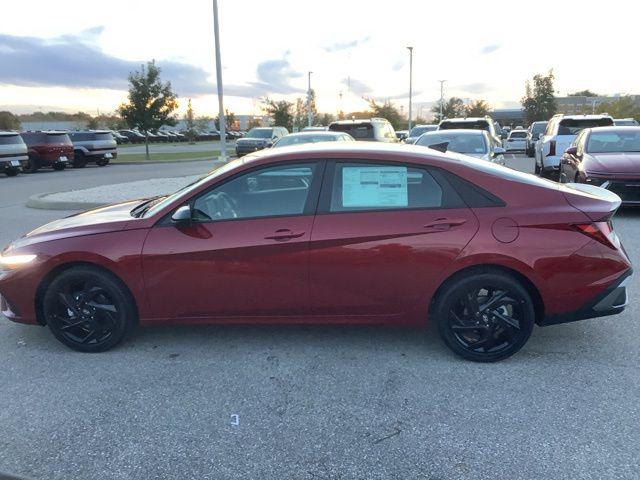 2026 Hyundai Elantra SEL Sport photo 2