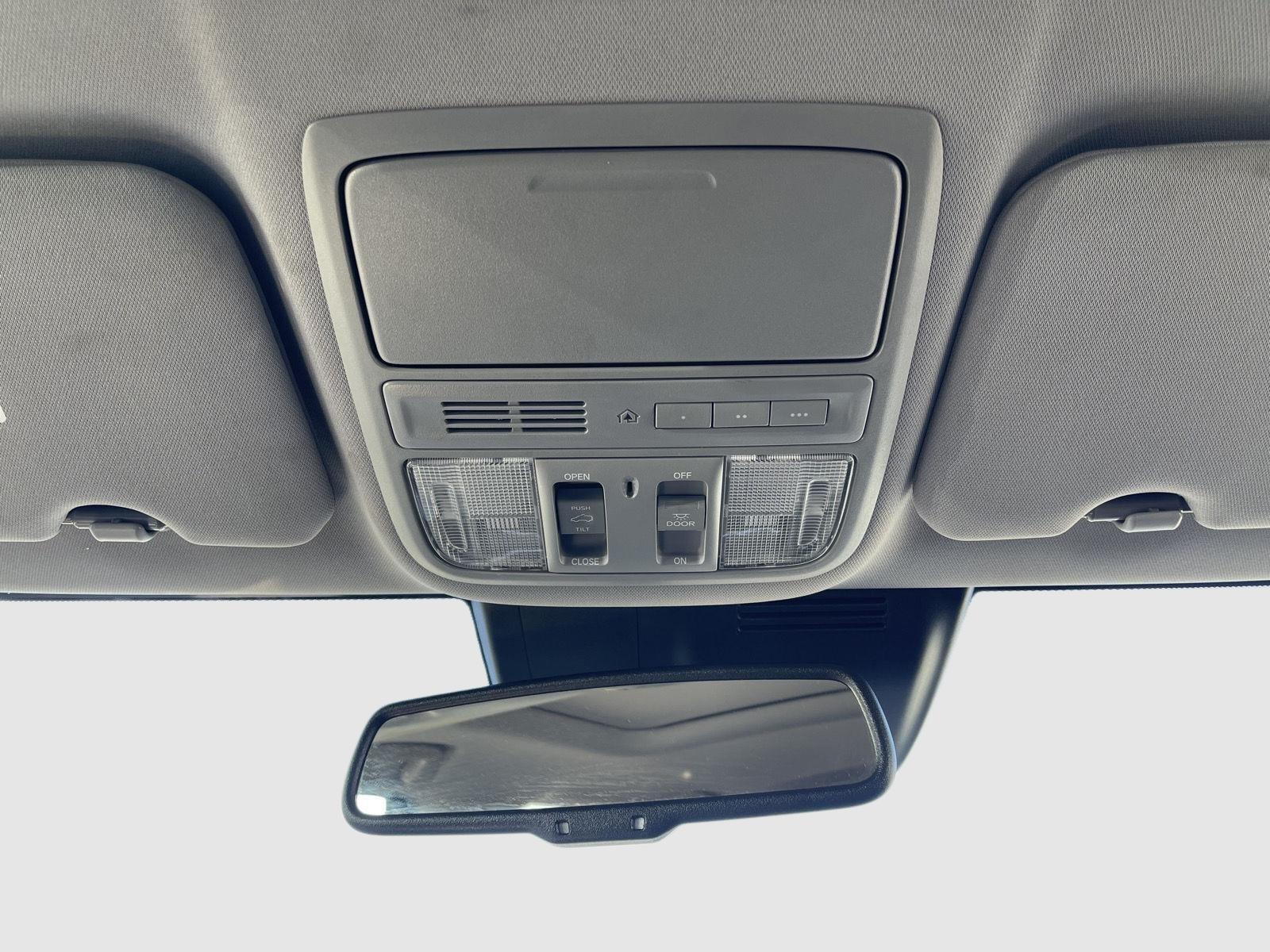 2020 Honda CR-V Hybrid Touring photo 11