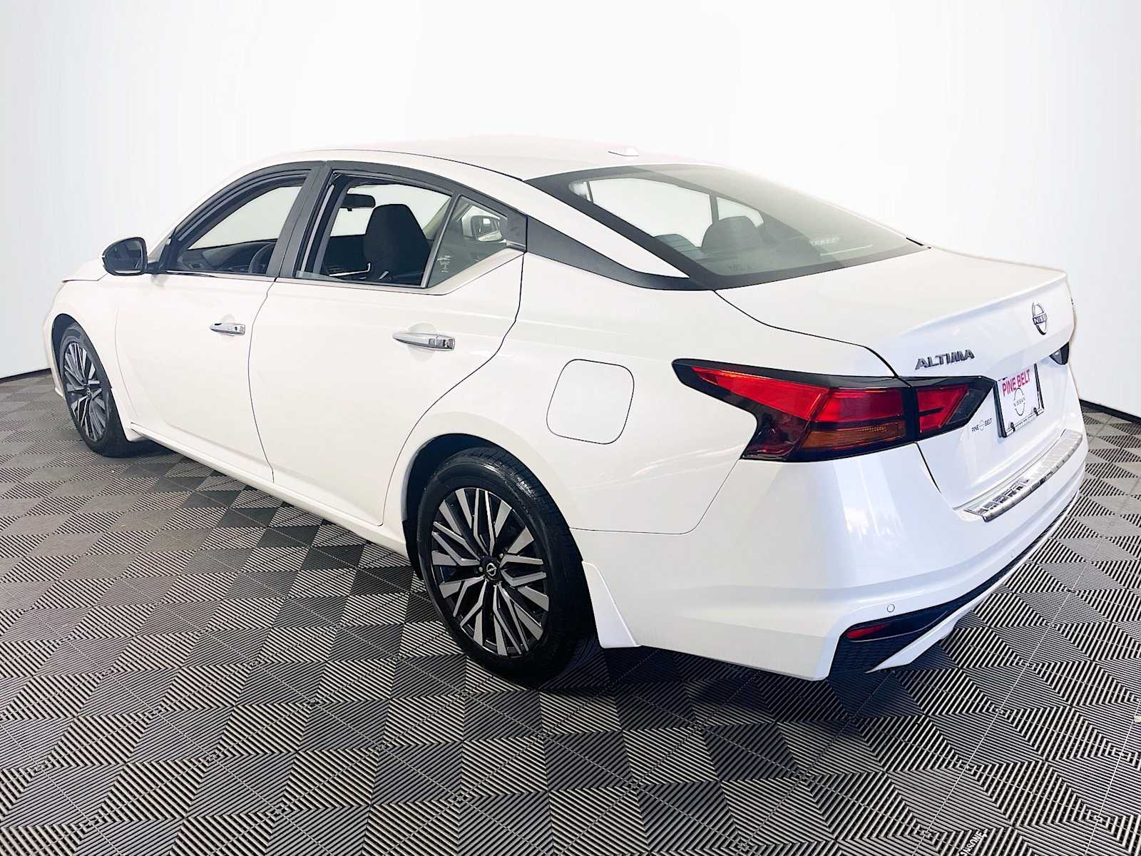 2023 Nissan Altima 2.5 SV photo 6