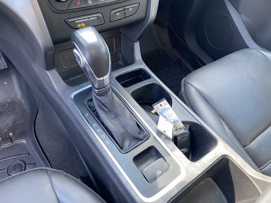 2019 Ford Escape SEL photo 16