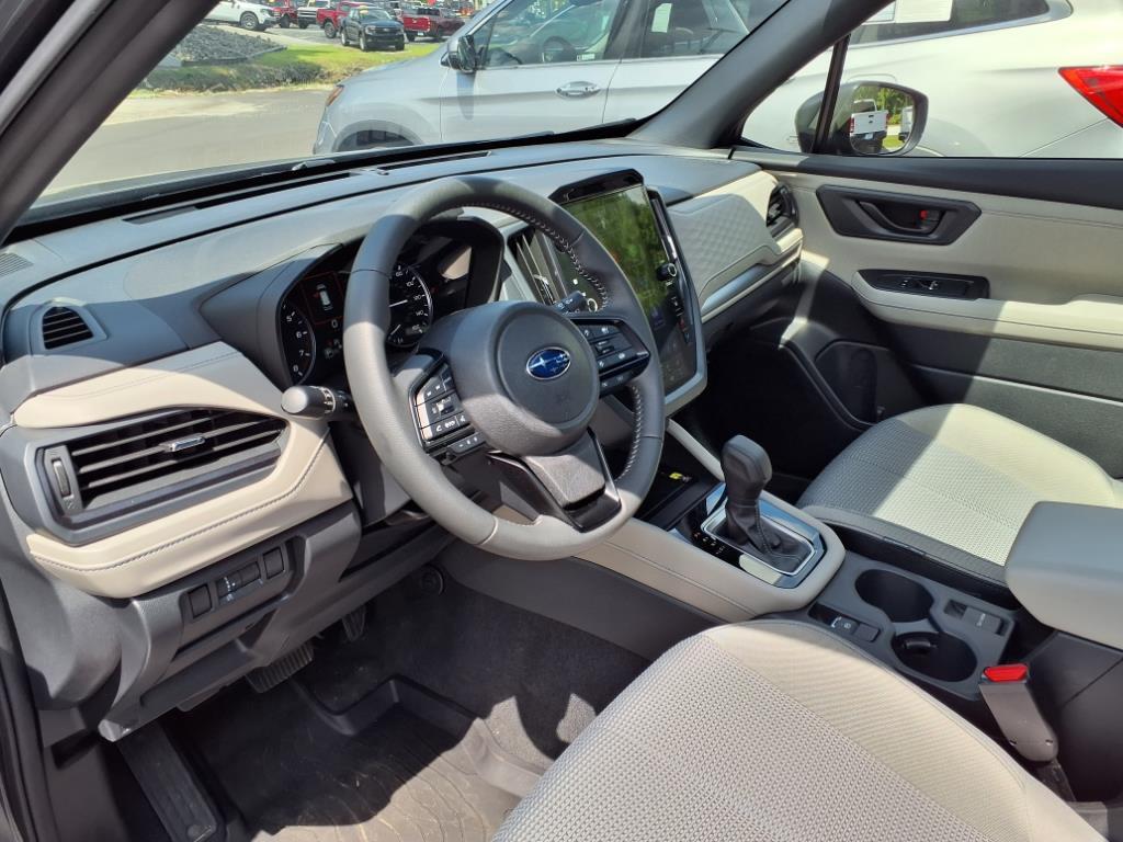 2025 Subaru Forester Premium Base photo 13