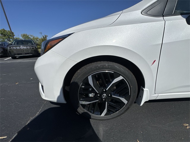 2025 Nissan Versa 1.6 SR photo 10